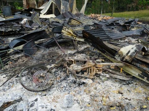 Kondisi rumah pegawai Dinsos Kabupaten Puncak yang dibakar teroris KKB