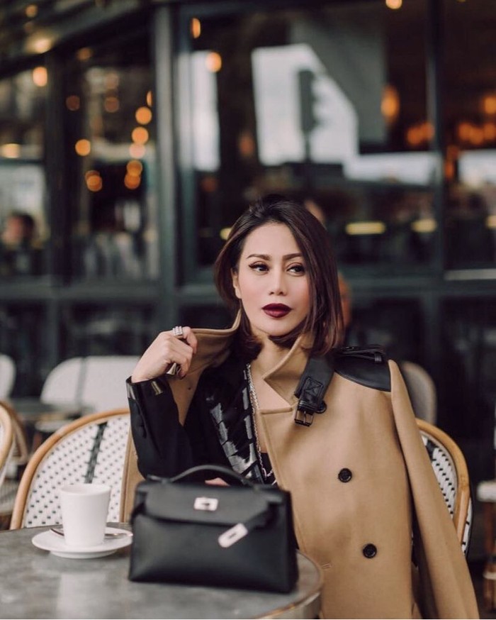 Kulineran Mewah Vicky Zainal Saat Ngopi Cantik di Paris Kulineran Mewah Vicky Zainal Saat Ngopi Cantik di Paris