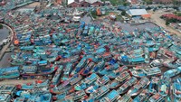 Riswanto menyebut, sesuai data di asosiasi HNSI maupun di paguyuban nelayan, jumlah kapal yang ada di kolam pelabuhan ini mencapai 1.200 unit. Menumpuknya kapal ini menjadi masalah bagi nelayan yang akan melaut. Riswanto meminta kepada Pemerintah Kota Tegal, Provinsi Jawa Tengah maupun pemerintah pusat untuk segera mungkin ikut campur tangan mencari solusinya.