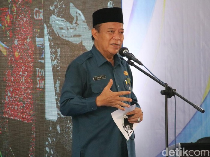 Berita duka datang dari Lamongan. Mantan Bupati Lamongan Fadeli meninggal dunia.