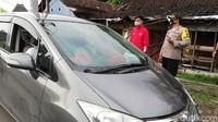 Gibran menambahkan, untuk mengantisipasi adanya warga luar Solo yang lolos penyekatan, maka pos-pos penyekatan akan diperketat. Adanya penyekatan ini dikatakannya juga berdampak pada menurunnya mobilitas di Kota Solo. 