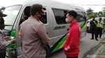 Momen Gibran Pantau Langsung Penyekatan Mudik