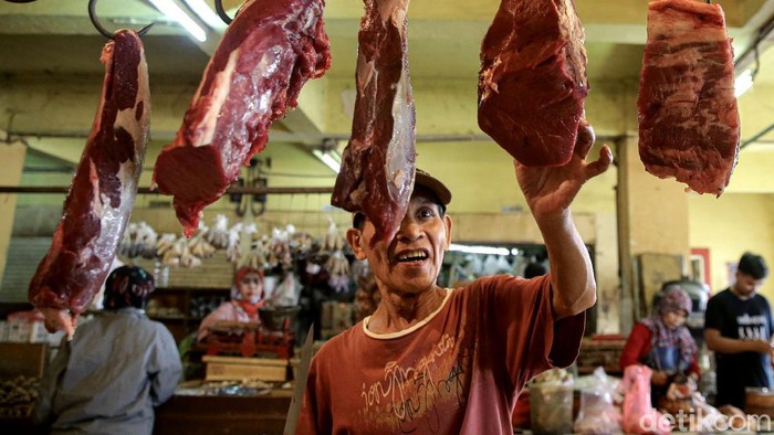 Sepekan menuju Lebaran, beberapa bahan pokok pangan mengalami kenaikan harga, termasuk daging sapi.
