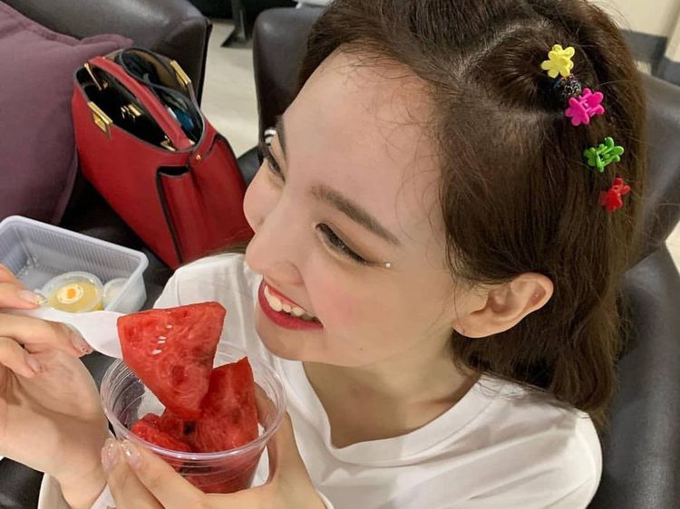 Begini Tampilan Dapur Nayeon TWICE yang Mungil Sederhana