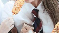 Padahal Nayeon tak melakukan kesalahan ataupun terlibat dalam skandal. Nayeon sering membagikan momen kulinernya di Instagram resmi TWICE maupun program acara. Foto: dok. TWICE