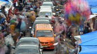 Begini suasana padatnya kawasan Pasar Raya Padang, Padang, Sumatera Barat.