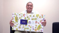 Handal Semesta Berjangka (HSB) memberikan pelayanan terbaik setiap nasabah dengan sepenuh hati. HSB juga berencana melakukan lebih banyak lagi kegiatan berbagi kasih atau HSB; Hebat Time ke depan untuk memotivasi nasabah mereka sekaligus memberikan pelayanan. HSB aktif menawarkan edukasi trading kepada para trader di kantor HSB, Jakarta Selatan. Komitmen melayani nasabah menjadi prioritas HSB seperti kepada dua nasabah loyalnya ini dan tentunya kepada nasabah-nasabah yang lain.