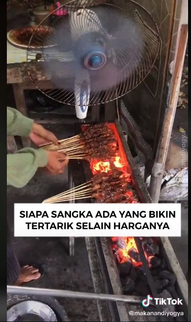 Manisnya Naya, Penjual Sate Ayam yang Laris Manis di Yogyakarta