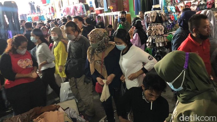 PKL Tanah Abang Diserbu Pengunjung