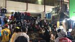 Penampakan Penuh Sesak Pengunjung di PKL Tanah Abang Jelang Lebaran