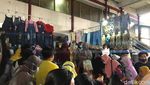 Penampakan Penuh Sesak Pengunjung di PKL Tanah Abang Jelang Lebaran