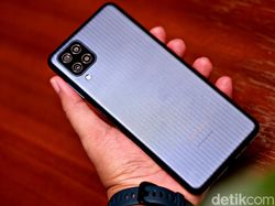 Unboxing Samsung Galaxy M12, HP Rp 1 Jutaan Punya 5 Kamera