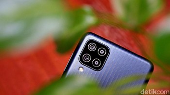 Kamera utamanya berukuran 48 MP, dipadukan dengan kamera ultrawide 8 MP, kamera depth 2 MP dan kamera makro 2 MP. Foto: Adi Fida Rahman/detikINET
