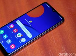 Unboxing Samsung Galaxy M12, HP Rp 1 Jutaan Punya 5 Kamera