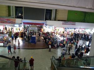 Ramai Pengunjung, Begini Situasi Pasar Tanah Abang Sabtu Pagi