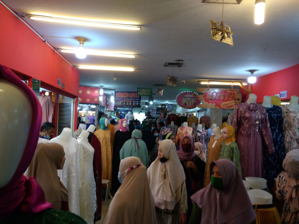 Suasana Pajak Central Medan di H-5 Lebaran (Datuk-detikcom)