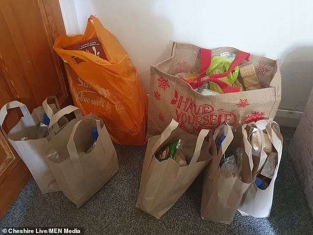 Tak Punya Uang Beri Makan 5 Anaknya, Wanita Ini Dapat Kiriman Makanan Misterius
