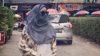 Pasalnya kehidupan rumah tangga Ummi Pipik dan Uje terlihat baik-baik saja selama almarhum masih hidup. Mereka dikaruniai 5 anak. Foto: Instagram _ummi_pipik_