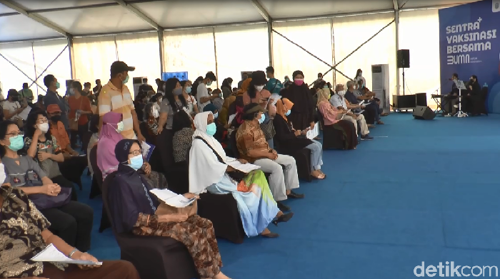 Sentra Vaksinasi COVID-19 di Grand City akan dievaluasi. Sebab, vaksinasi COVID-19 massal itu kerap menimbulkan kerumunan.