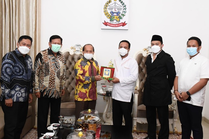 Wakil Ketua MPR RI Syarief Hasan mengingatkan dalam mengelola negara diperlukan transparansi dan akuntabilitas. Menurutnya, transparansi ini harus menjadi prioritas pemerintah termasuk pemerintah daerah di Indonesia.
