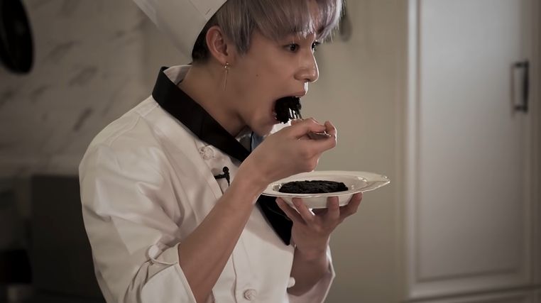 xiaojun wayv bikin kue oreo