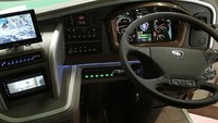 Soal dapur pacu, keempat bus tingkat PO Rosalia Indah itu menggunakan sasis premium buatan Scania, dengan kode K410. Sasis ini menggunakan triple axle, dan didukung mesin 13.000 cc DC13, 6 silinder, turbocharger, intercooled, Scania PDE injection. Mesin itu bisa menghasilkan output tenaga puncak 301 kW (410 hp) pada 1.900 rpm dan torsi maksimum 2.000 Nm pada 1.000-1.350 rpm. Foto: Instagram @adiputro_official