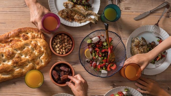 cara makan sahur yang dianjurkan islam Begini Cara Makan Sahur yang Benar dan Dianjurkan Islam