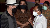Setelah ditangkap imigrasi imbas geger kelas orgasme di Bali, Warga negara Kanada, Christopher Kyle Martin akhirnya dideportasi. Berdasarkan keterangan dari Kakanwil Kemenkumham Bali Christopher Kyle Martin sempat kabur ketika didatangi oleh aparat di kediamannya di Ubud. Tim tidak menyerah. Sehari kemudian, Christopher berhasil diamankan.
