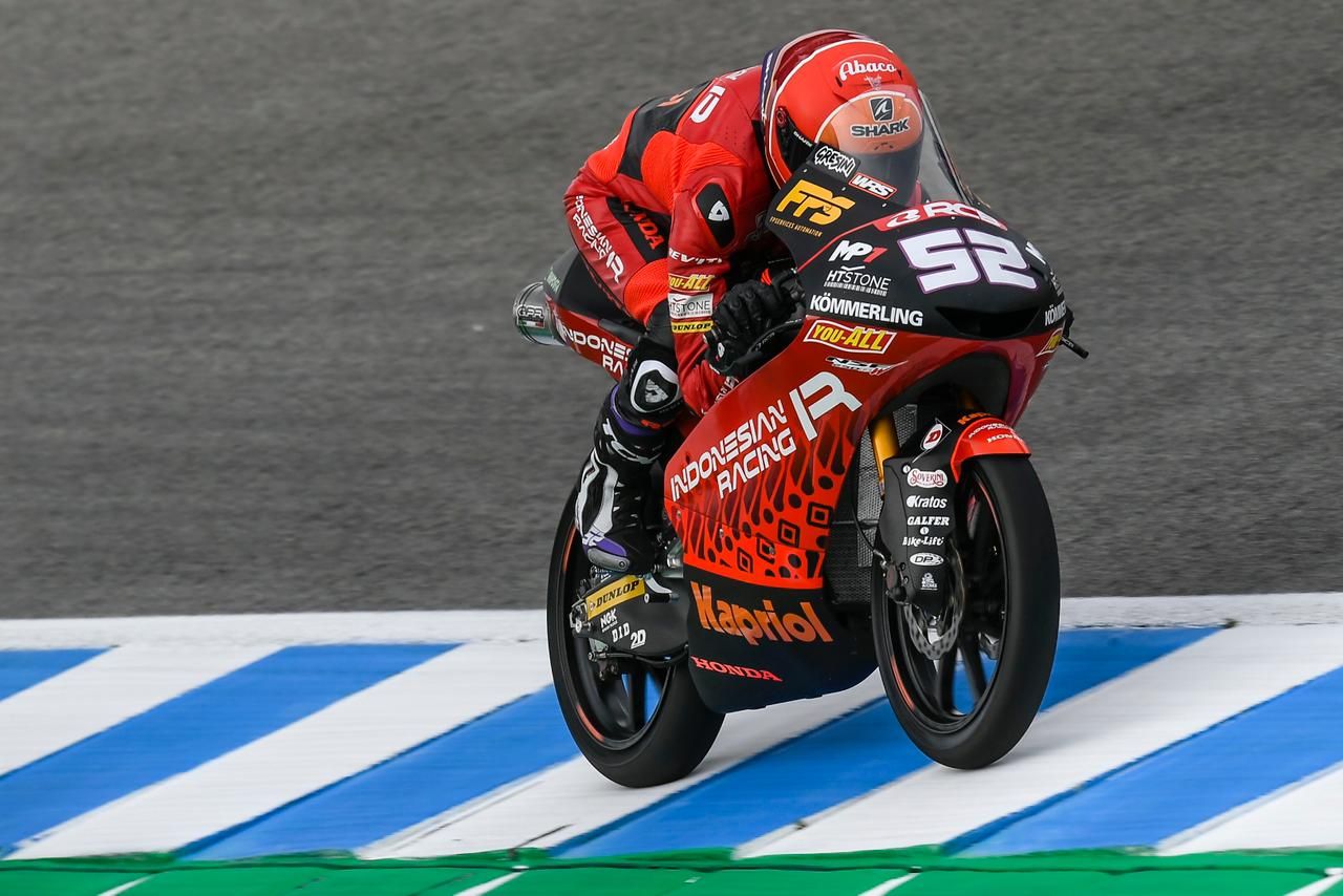 Awal Musim yang Mengejutkan untuk 'Tim Indonesia' di Moto2 dan Moto3Tim balap Indonesia Racing sudah naik podium ketika musim Moto2 dan Moto3 2021 baru berjalan empat seri. Pencapaian ini terbilang mengejutkan.