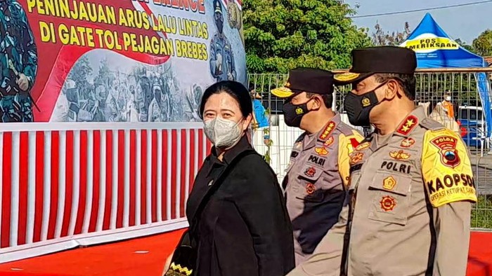 Ketua DPR Puan Maharani di Exit Tol Pejagan-Brebes