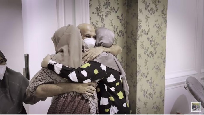 Mark Sungkar bertemu Zaskia dan Shireen Sungkar