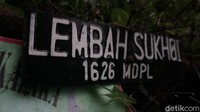 Pesawat ini jatuh di Gunung Salak setelah lepas landas dari Bandara Halim Perdanakusuma pukul 14.12 WIB, Rabu, 9 Mei 2012. Menabrak lereng Gunung Salak, SSJ 100 ini menelan korban sebanyak 45 penumpang termasuk awak pesawat.