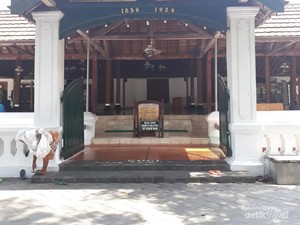 14 Wisata Religi di Jogja: Masjid, Kelenteng hingga Pura