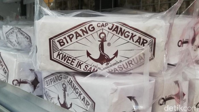 Bipang atau jipang merupakan makanan khas Pasuruan. Makanan yang terbuat dari beras ini pun tengah ramai jadi sorotan. Seperti apa penampakannya?