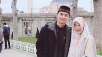 Sampai akhirnya keretakan rumah tangga mereka terbongkar beberapa bulan belakangan yang disambut dengan gugatan cerai yang dilayangkan Larissa Chou. Foto: Instagram @alvin_411