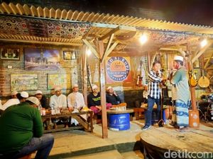 Ngaji lan Ngopi, Cara Habib Ini Berdakwah Lewat Warung Kopi di Surabaya