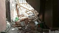 Ledakan berasal bagian dapur. Ledakan mengakibatkan bangunan dapur ambruk. Sementara bagian lainnya rusak berat. Menurut Kasun Kedanten Nawawi petasan meledak dua kali.