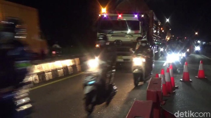 Pemudik motor di Subang