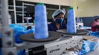 Ini juga menandai pertama kalinya tambahan kematian Corona dalam sehari di India menembus angka 4.000 -- dengan tambahan kematian tertinggi sebelumnya tercatat pada 6 Mei lalu saat negara ini mencatat 3.980 kematian dalam sehari. Dengan tambahan tersebut, total kematian akibat Corona di India sejauh ini mencapai 238.270 orang.