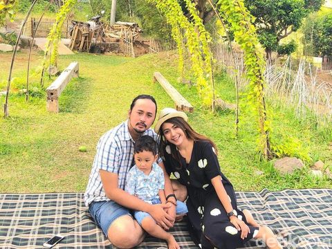Potret keluarga Ayu Dwi Aryani.
