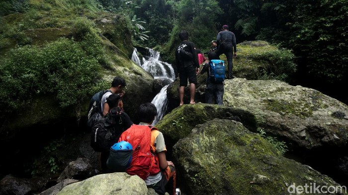 Tim Amanda Story menjadi salah satu yang berhasil mencapai lokasi yang dinamai Lembah Sukhoi. Lembah itu terletak di ketinggian 1626 Mdpl.