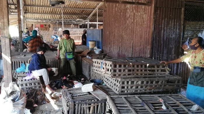 Situasi pasar ayam Semanggi, Solo