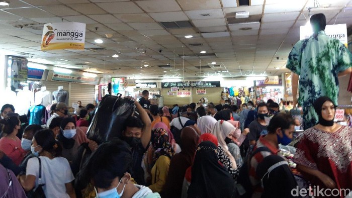Suasana Pasar Tanah Abang pada 9 Mei 2021 (Rakha/detikcom)