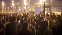 Berakhirnya penerapan aturan jam malam di Spanyol itu disambut suka cita oleh warganya. Mereka ramai-ramai datang ke pantai di Barcelona untuk berpesta. Meski begitu, diketahui masih ada sejumlah wilayah yang masih harus menerapkan jam malam, yakni Valencia, Navarra, Kepulauan Balearic, dan Kepulauan Canary.