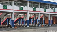 Terkait dengan sepinya aktivitas di Terminal Purabaya, Kepala UPT Terminal Purabaya Imam Hidayat mengakui kondisi terminal yang sepi. Bahkan, ada beberapa bus yang hanya numpang parkir saja. Dalam sehari, lanjut Imam, hanya ada belasan bus yang beroperasi. Sedangkan penumpang juga mengalami penurunan.