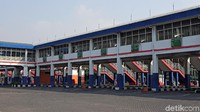 Suasana di Terminal Purabaya tampak lengang dari aktivitas para calon penumpang, Minggu (9/5/2021).