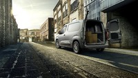 Dikutip dari laman Carscoops, dua model Toyota Proace City akan diluncurkan dalam konfigurasi berbeda, meliputi versi 5 penumpang dan 7 penumpang.  Foto: Carscoops