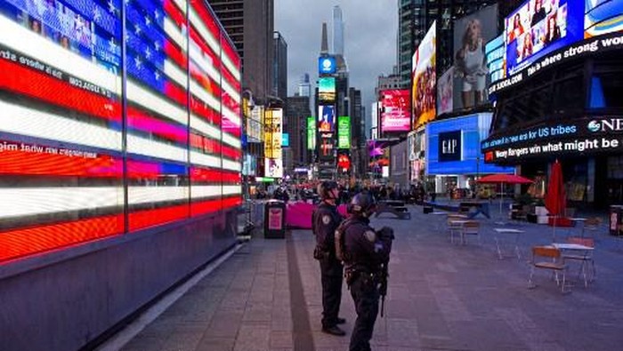 NYP officers stand guard after two women and a four-year-old girl were injuring by gun fire in Times Square, New York on May 8, 2021. - A shooting in New Yorks bustling Times Square has injured two women and a four-year-old girl, in an incident US authorities were still scrambling to understand, police said Saturday. (Photo by Kena Betancur / AFP)