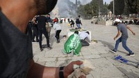 Bentrokan terbaru ini terjadi menjelang rencana pawai untuk memperingati pencaplokan Yerusalem oleh Israel dalam perang tahun 1967 silam, atau yang dikenal sebagai Hari Yerusalem di negara Yahudi itu.  