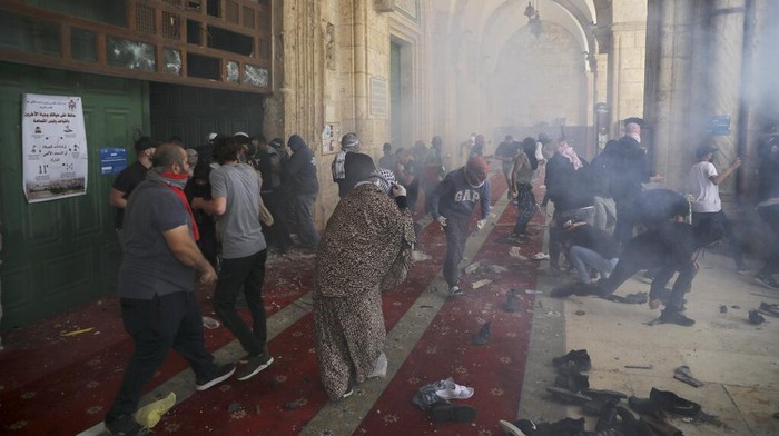 Bentrokan Palestina-Israel di Masjid Al-Aqsa Kembali Pecah